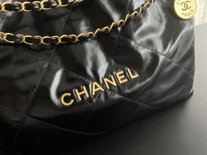 Handbag   Chanel   size  39cmx42cmx8 cm