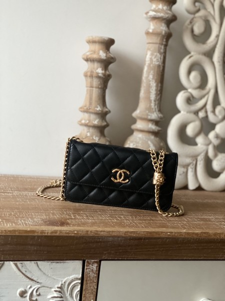 Handbag   Chanel  81224  size 16 cm