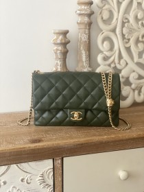 Handbag   Chanel  AS3609  size  16x25x10 cm