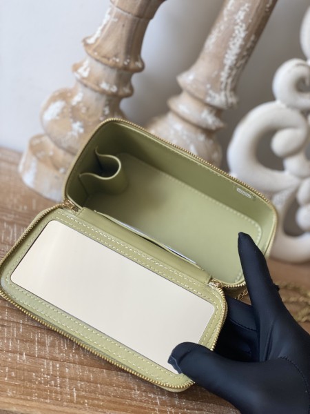  Handbag   Chanel  81226  size  16.5 cm