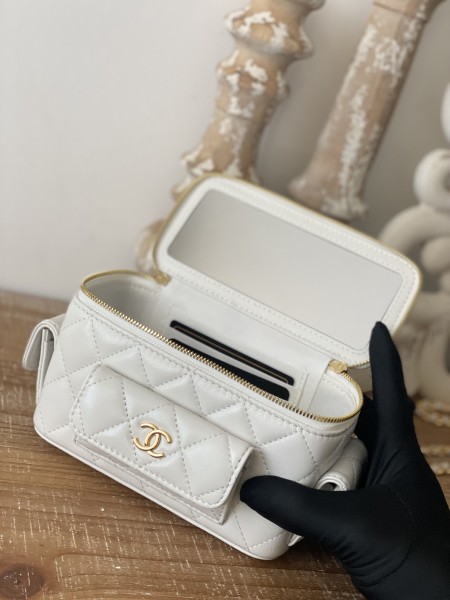  Handbag   Chanel  68112  size 10*17*8.5 cm