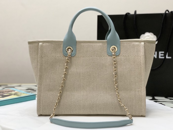 Handbag   Chanel  size  32  cm