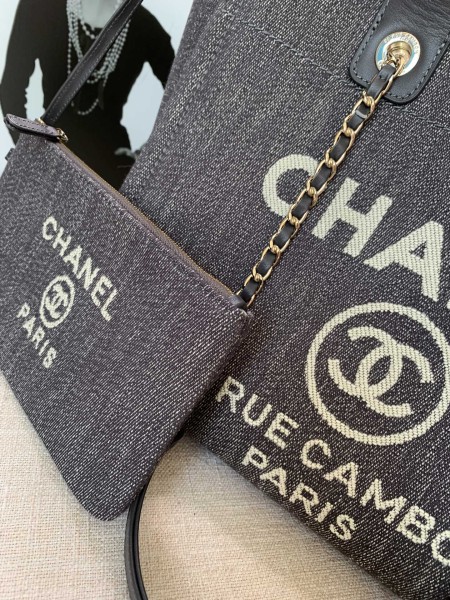  Handbag   Chanel  size  38 cm