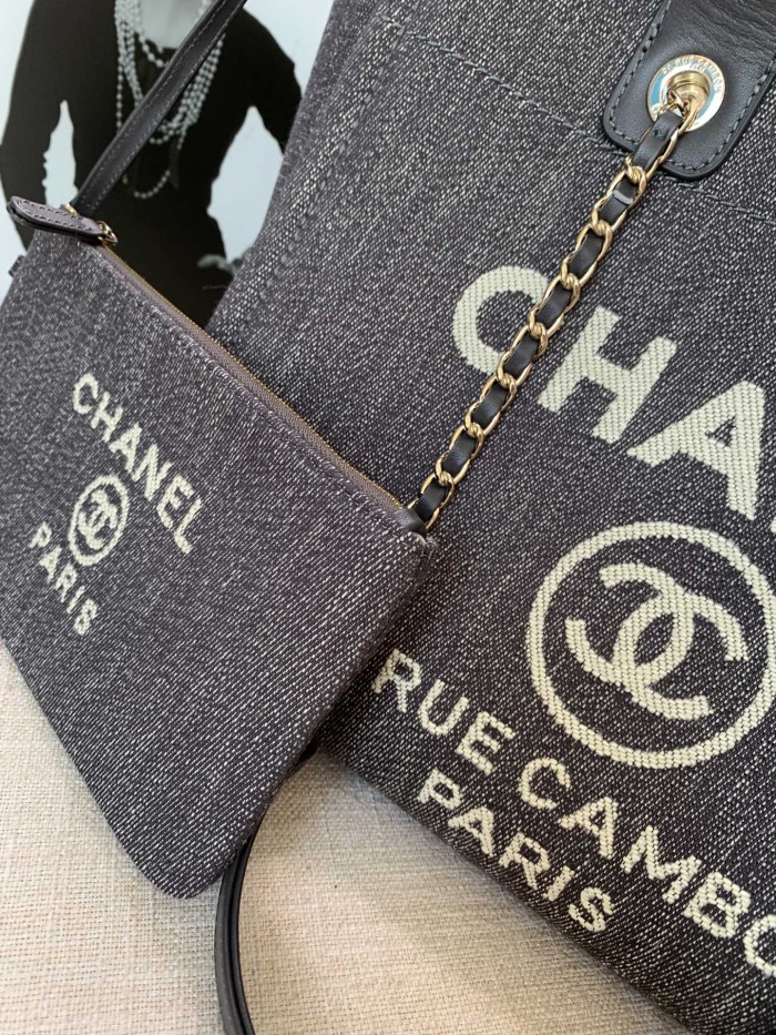  Handbag   Chanel  size  38 cm