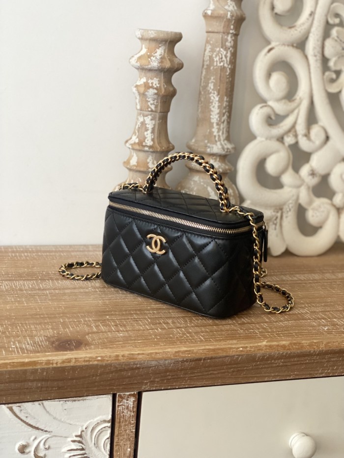 Handbag   Chanel  81230  size  16  9.5  8 cm