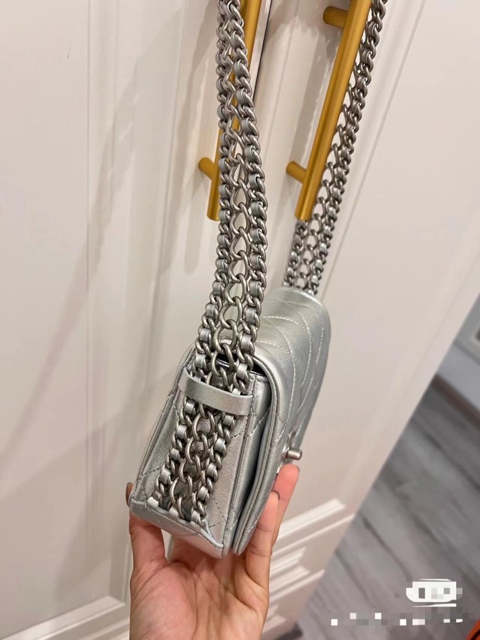 Handbag   Chanel  size 18 cm