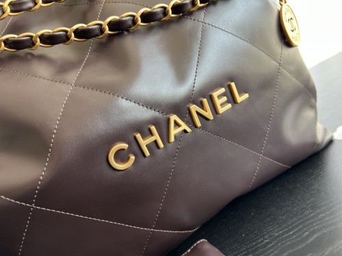 Handbag   Chanel  size  39cmx42cmx8 cm