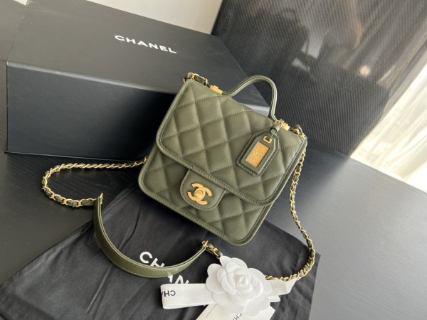 Handbag   Chanel  AS3652  size 17cmx20.5cmx6 cm