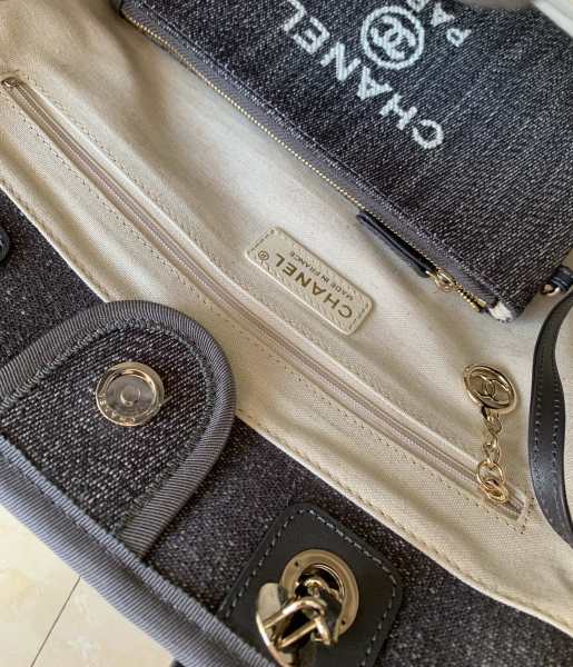  Handbag   Chanel  size  38 cm