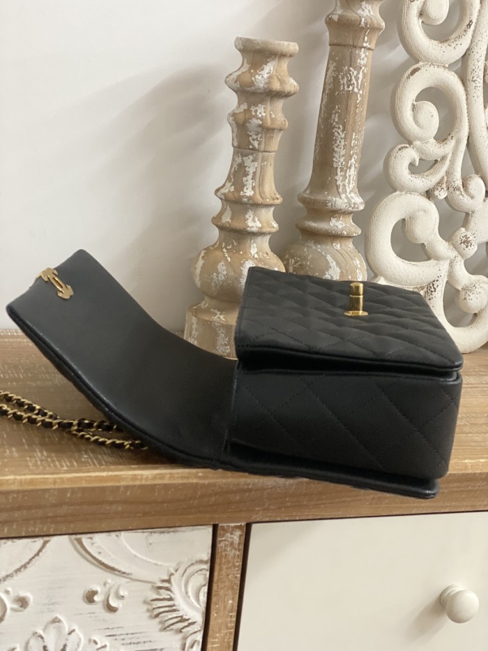 Handbag   Chanel 3663  size 16*23*11.5 cm