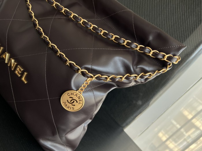 Handbag   Chanel  size  39cmx42cmx8 cm