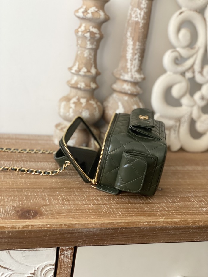 Handbag   Chanel  68112  size  10*17*8.5 cm