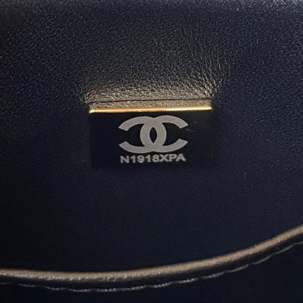 Handbag   Chanel  AS3648  size  17X14.5X7.5 cm