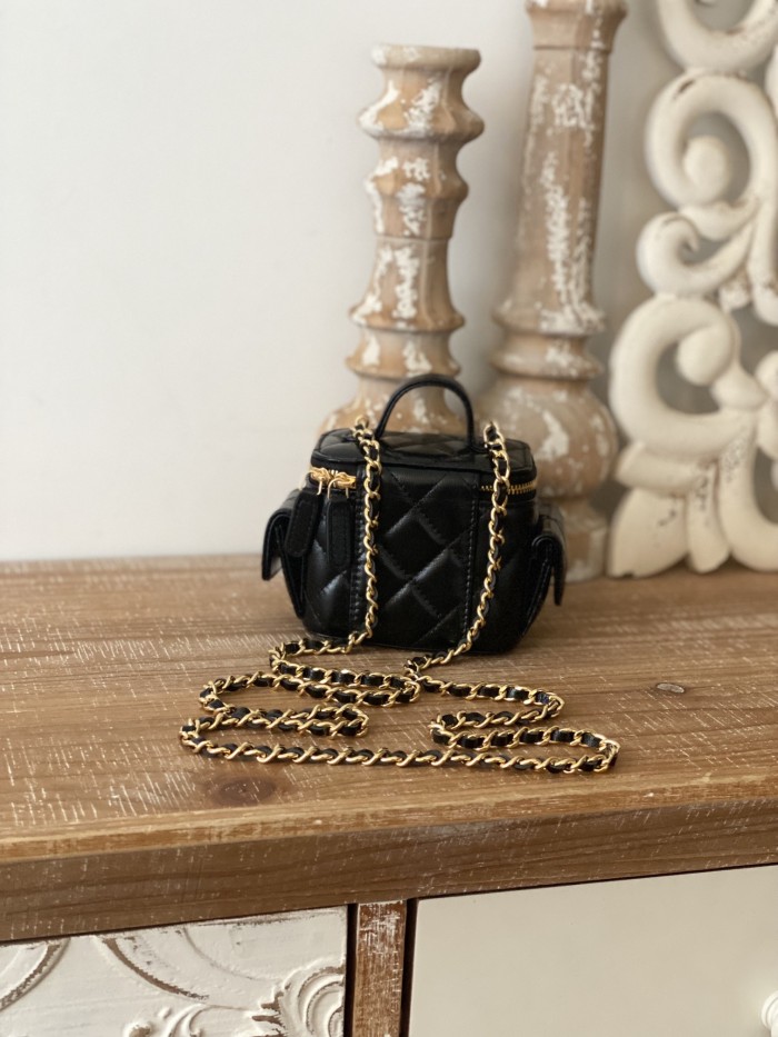  Handbag   Chanel  AP81232  size 10.5*7*8.5 cm