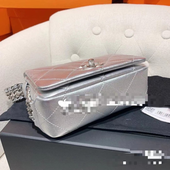 Handbag   Chanel  size 18 cm