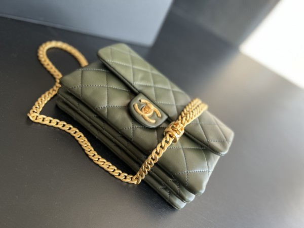 Handbag   Chanel  3393  size  16cmx25cm10 cm