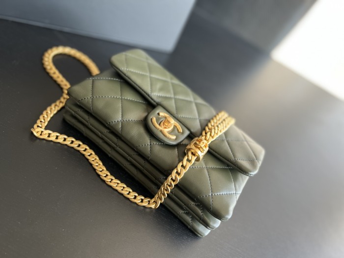 Handbag   Chanel  3393  size  16cmx25cm10 cm