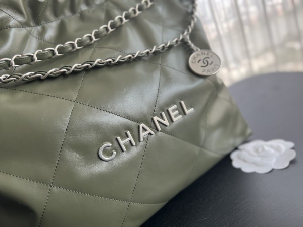 Handbag   Chanel  size 39cmx42cmx8 cm