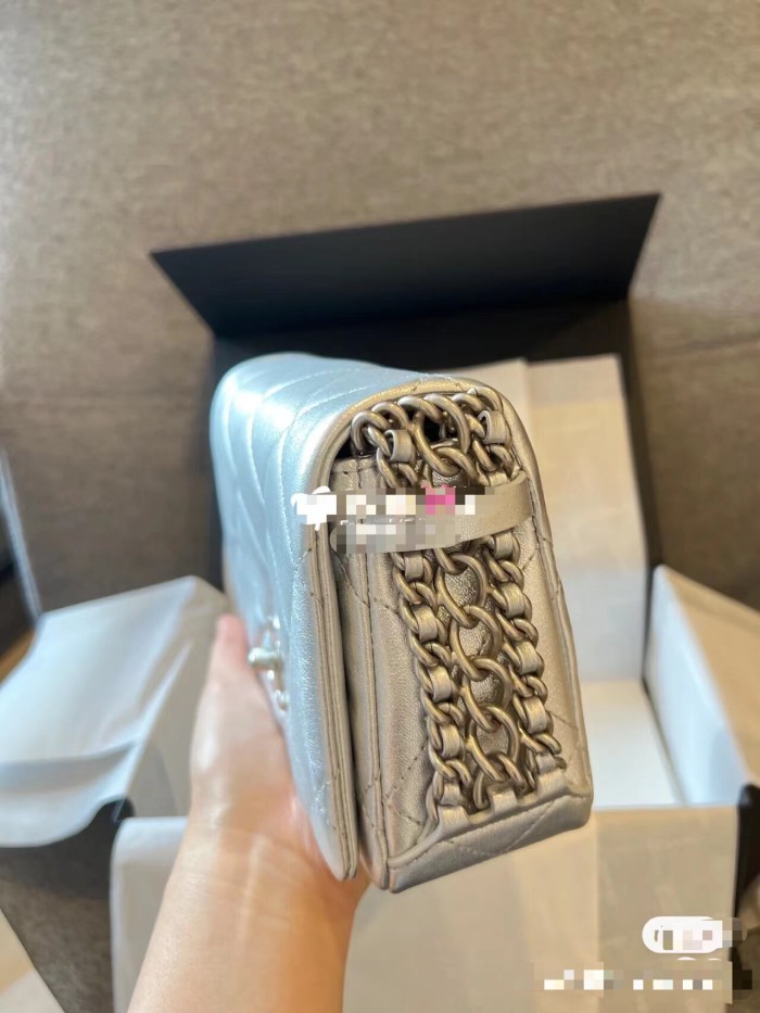 Handbag   Chanel  size 18 cm