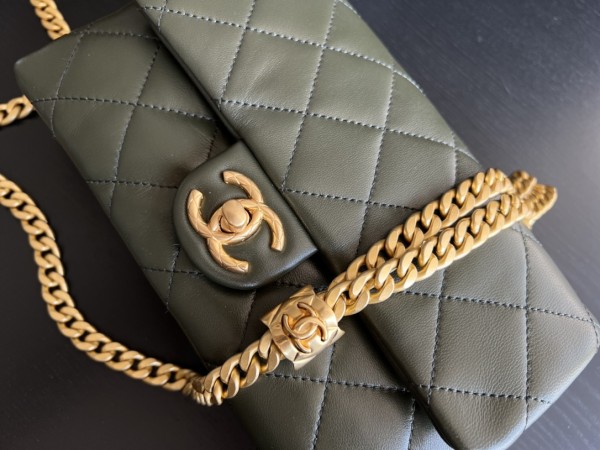 Handbag   Chanel  3393  size  16cmx25cm10 cm