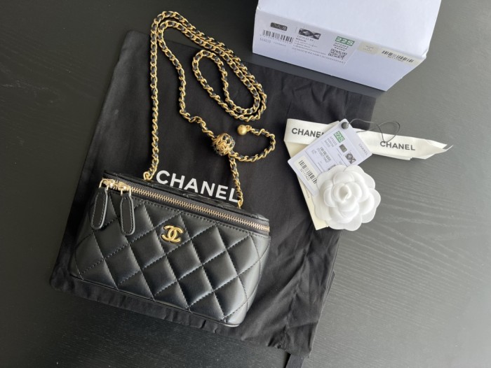 CHANEL Sheepskin Crossbody Bags Women's Black AP2303-B08034-94305 17*8*9.5 cm