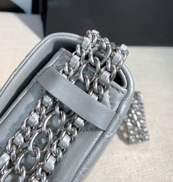 Handbag   Chanel  size  18 cm