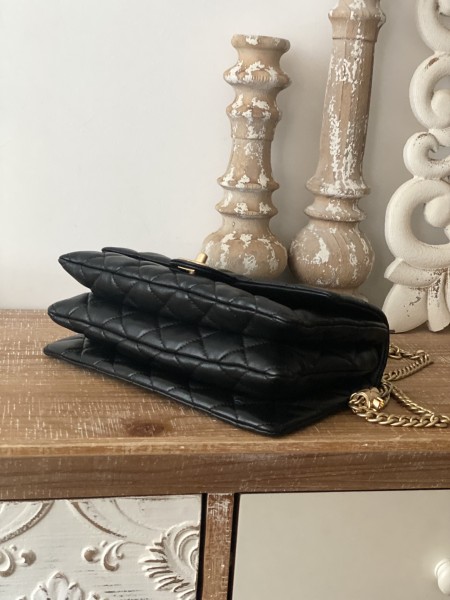 Handbag   Chanel  AS3609  size  16x25x10 cm