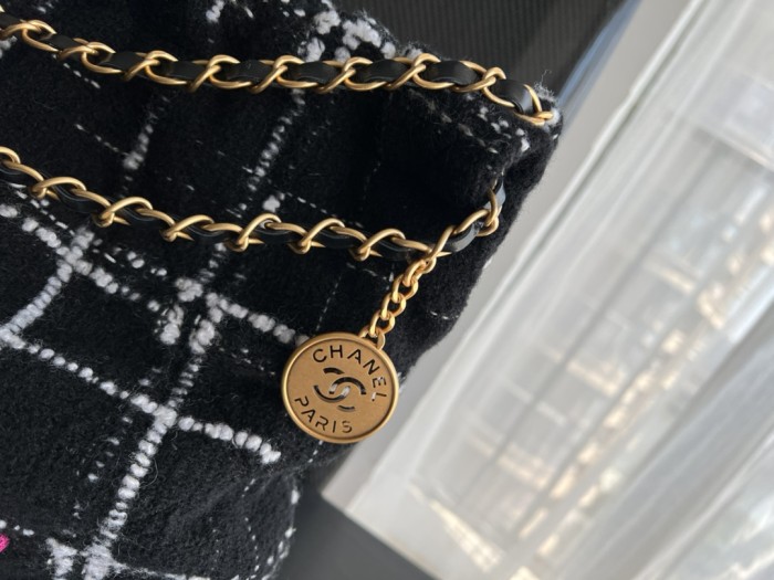 Handbag   Chanel 3261  size  39cmx42cmx8 cm