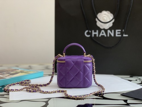  Handbag   Chanel  size  8.5*11*7* cm