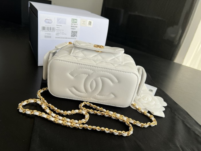 Handbag   Chanel  AP3017  size  17cm10cmx8 cm