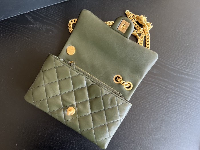 Handbag   Chanel  3393  size  16cmx25cm10 cm