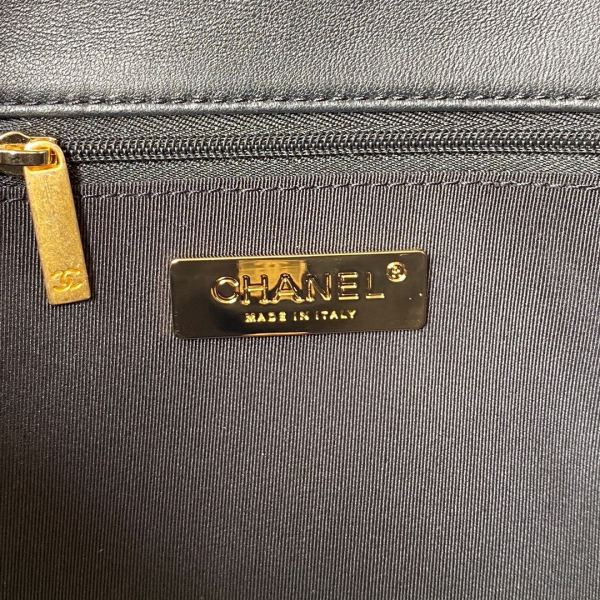  Handbag   Chanel  size  26/30 cm