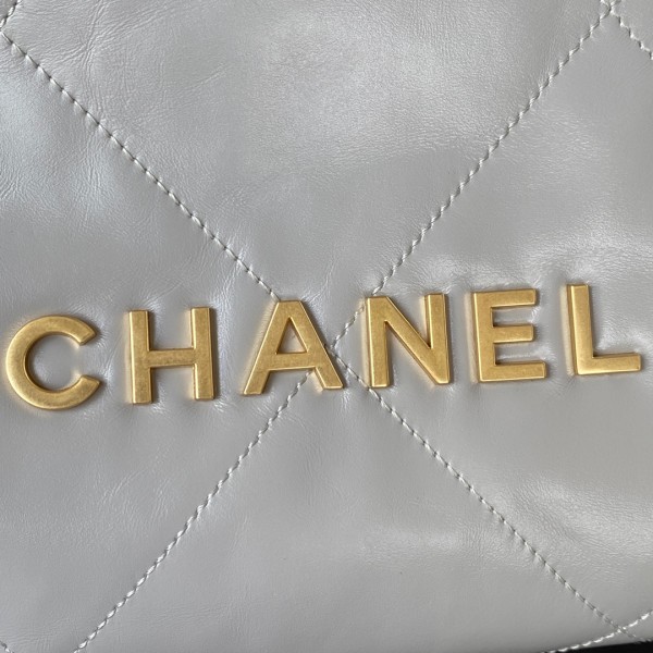  Handbag   Chanel  AS3263  size  18X20X6.5 cm