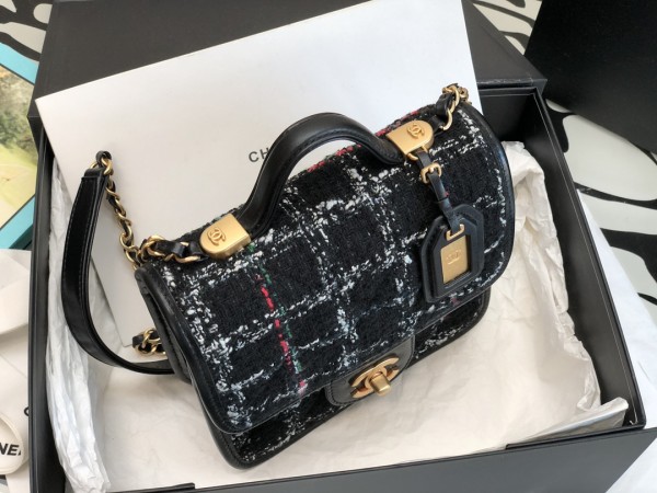 Handbag   Chanel   size  𝟷𝟽*𝟸𝟶.𝟻 *𝟼 𝚌𝚖