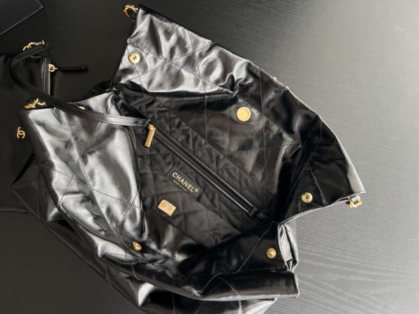 Handbag   Chanel  size 35cmx37cmx7 cm