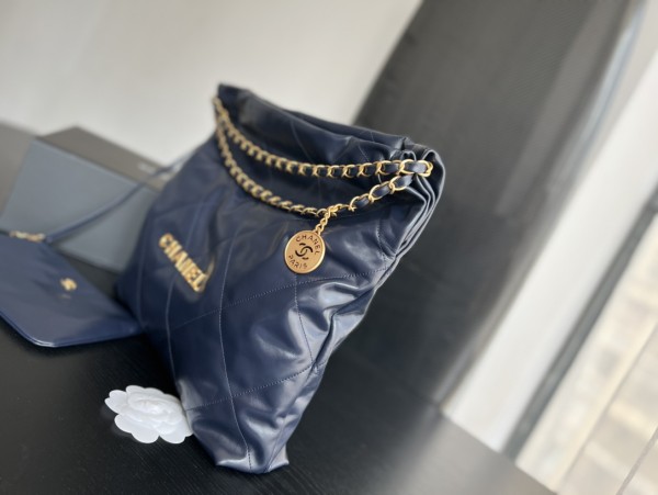 Handbag   Chanel   size 39cmx42cmx8 cm