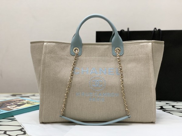 Handbag   Chanel  size 38 cm