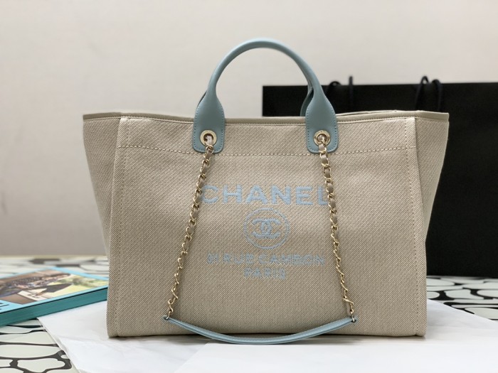 Handbag   Chanel  size 38 cm