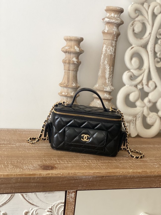 Handbag   Chanel  81231  size 10*17*8.5 cm
