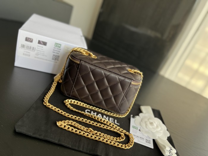 Handbag   Chanel  AP3044  size  17cmx9.5cmx8 cm