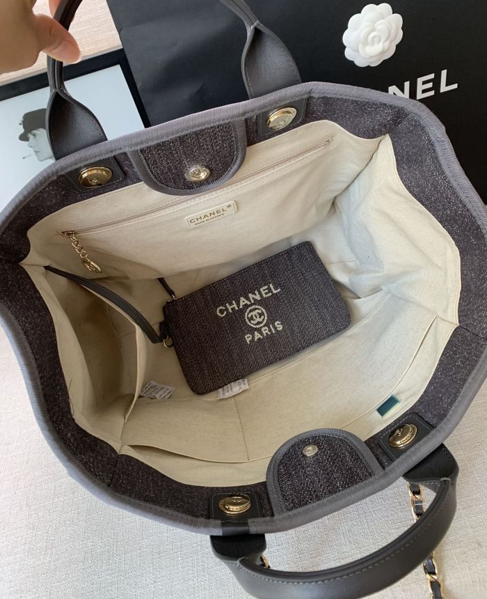  Handbag   Chanel  size  38 cm