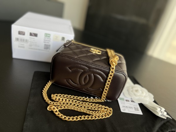 Handbag   Chanel  AP3044  size  17cmx9.5cmx8 cm
