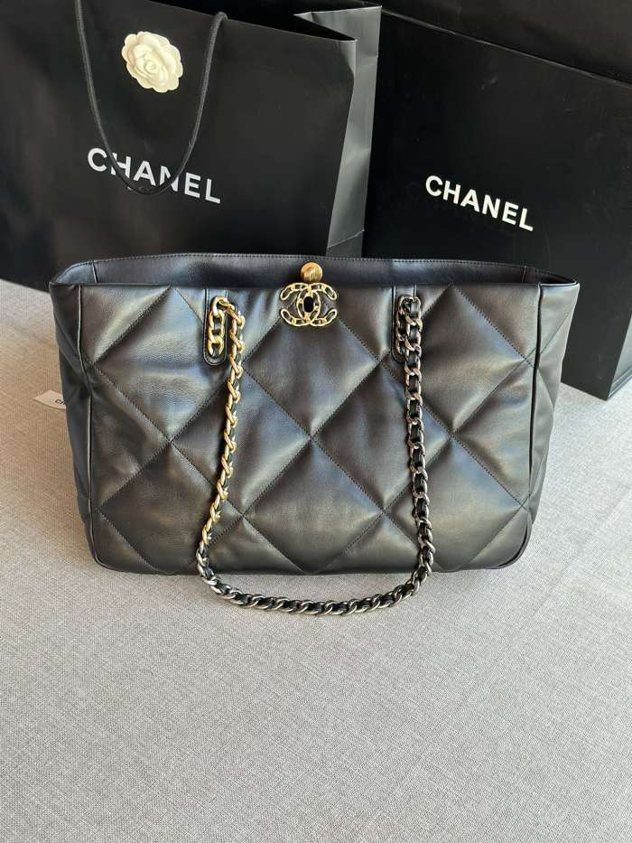 Handbag   Chanel  AS366  size 24 X41 X10 cm