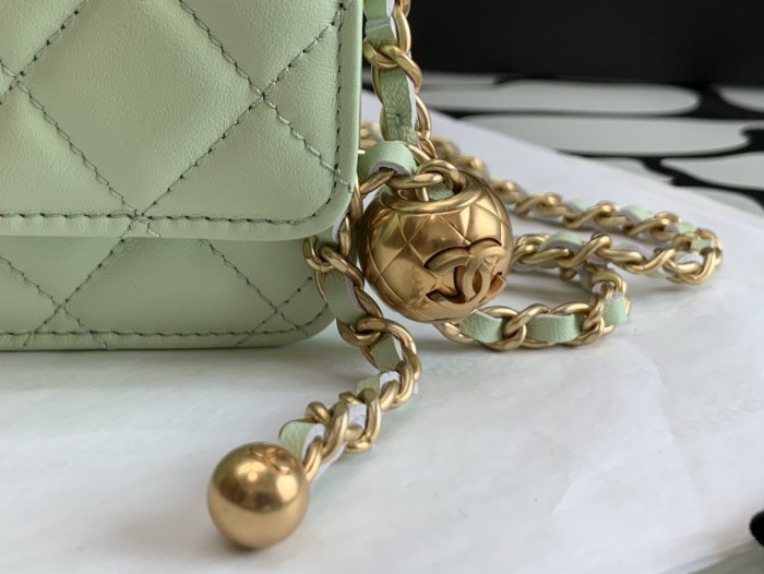 Handbag   Chanel  size 19 cm