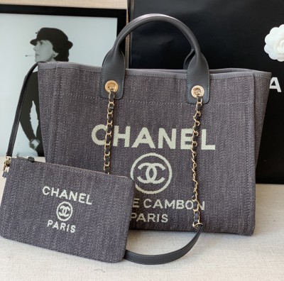  Handbag   Chanel  size  38 cm