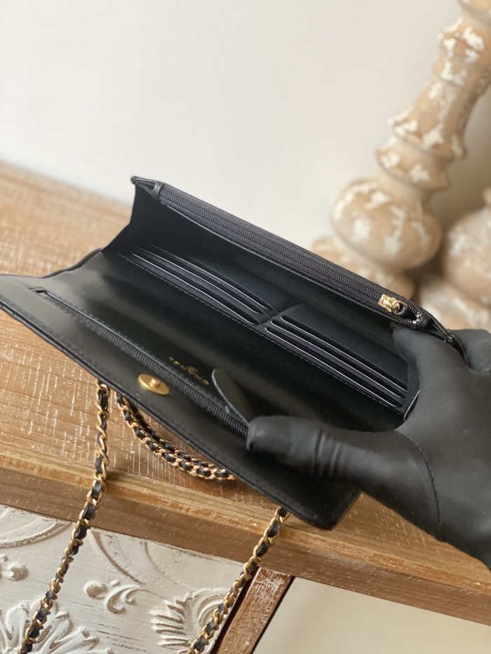 Handbag   Chanel 81229  size  19 cm