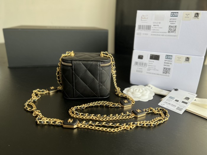 Handbag   Chanel 2931  size 8.5cmx11cmx7 cm 