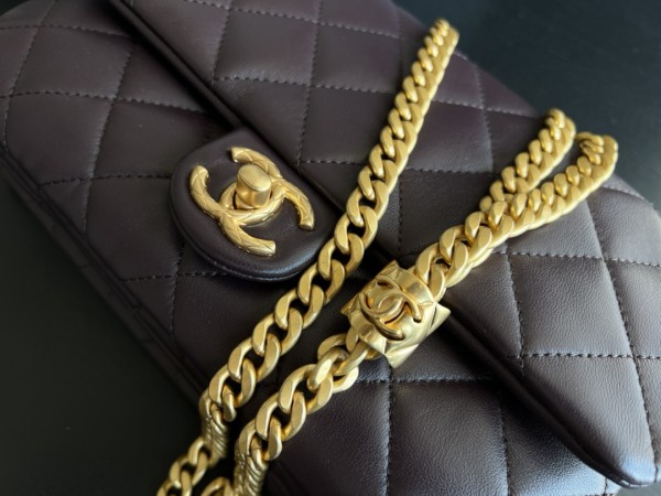 Handbag   Chanel 3393  size 16cmx25cm10 cm