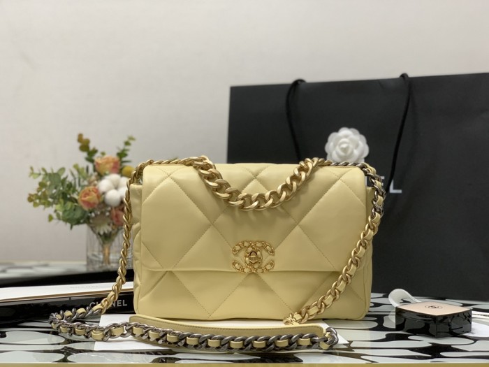 Handbag   Chanel  size 30  cm