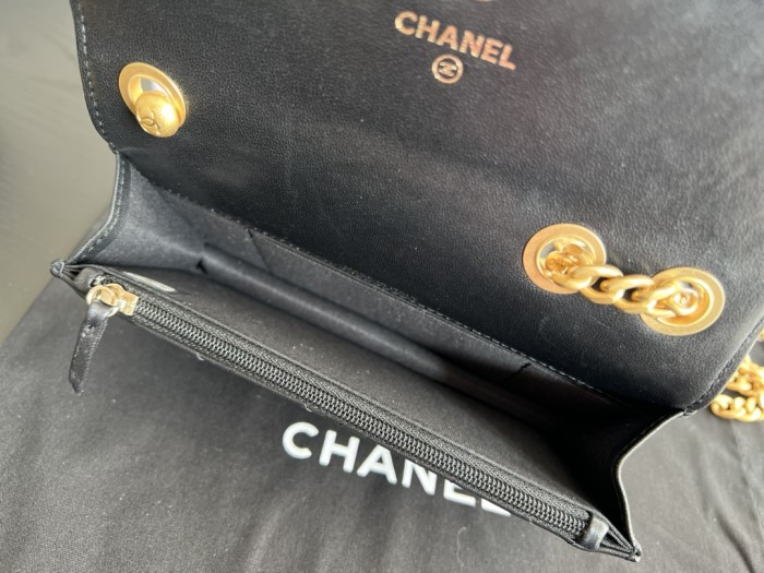 Handbag   Chanel AP3047  size  17cm9cm3 cm